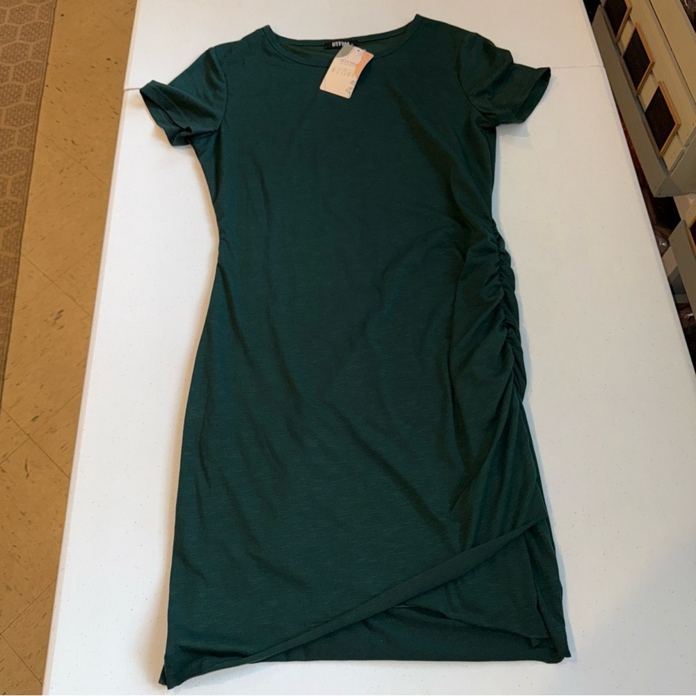 BTFBM Dress Size Medium Dark Kelly Green NWT Holiday Hugs To Body Rouged Side